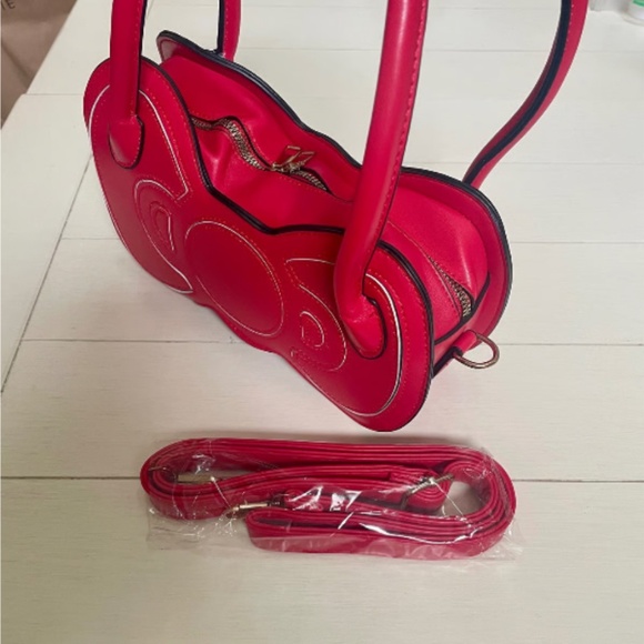 Adorable Hello Kitty Bow Tote/Crossbody Handbag - Picture 2 of 3